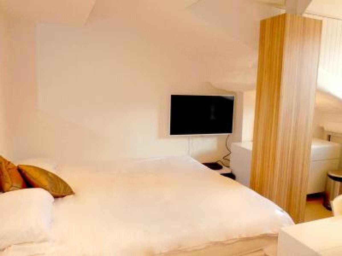 Cannes: Rue D'antibes Shopping & Retreat Cannes