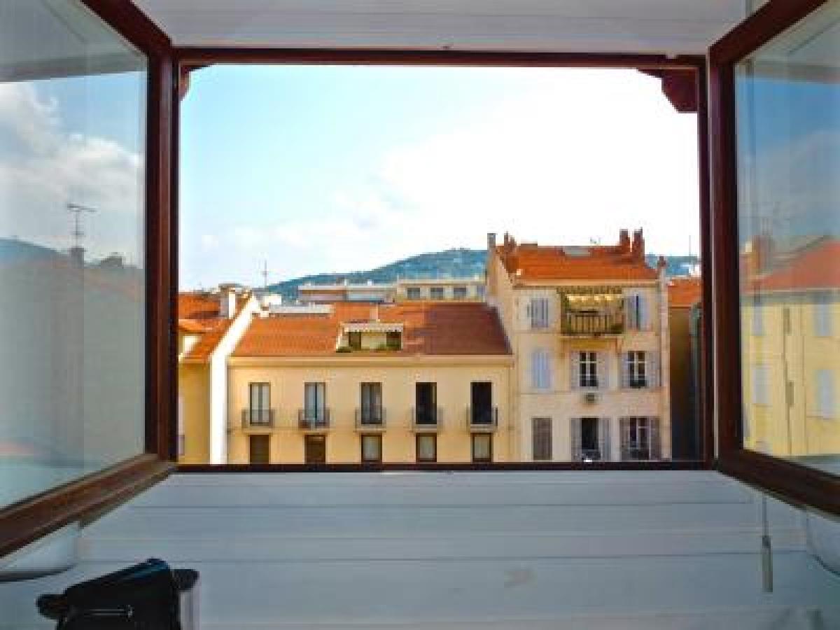 Cannes: Rue D'antibes Shopping & Retreat Apartment